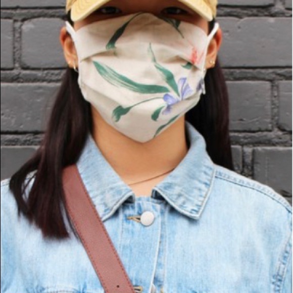 Made in USA Floral Face Mask - Picture 5 of 7